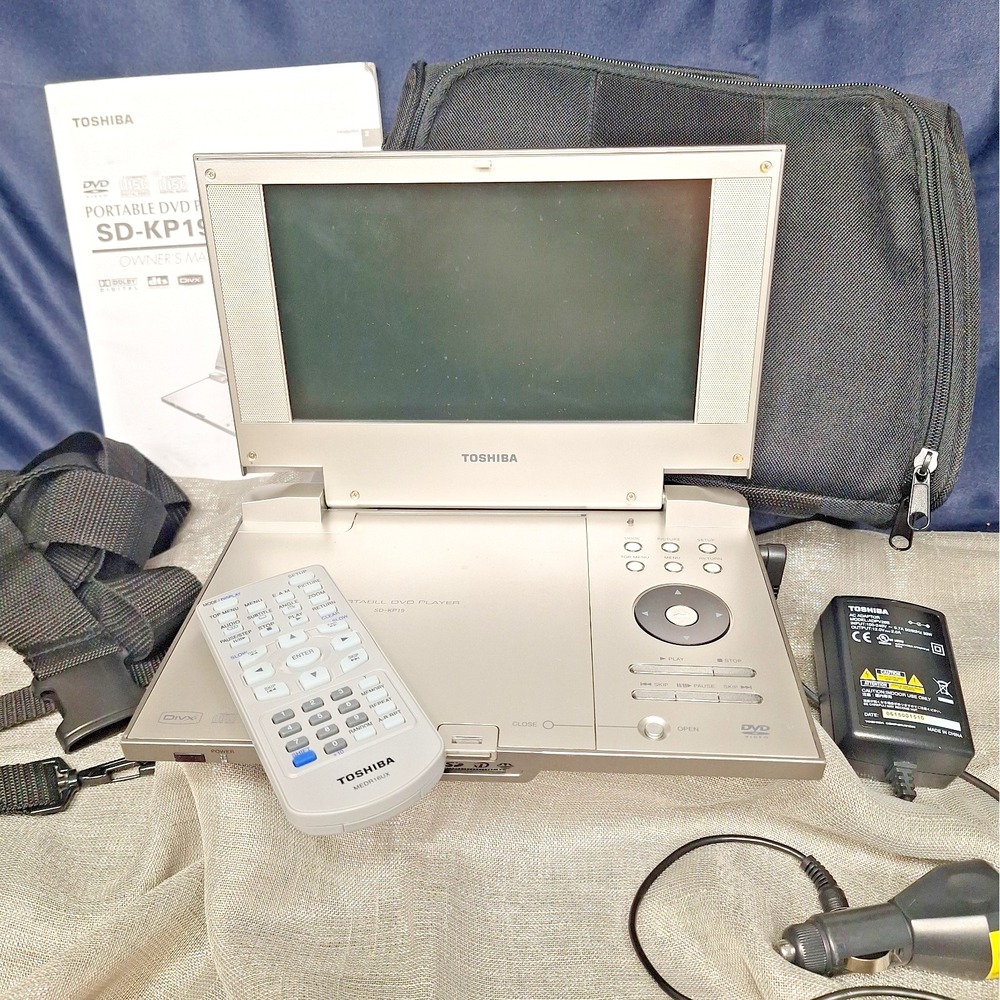 Toshiba Portable DVD Player SD-KP19SN AV Power Cord Remote Manual Case Tested